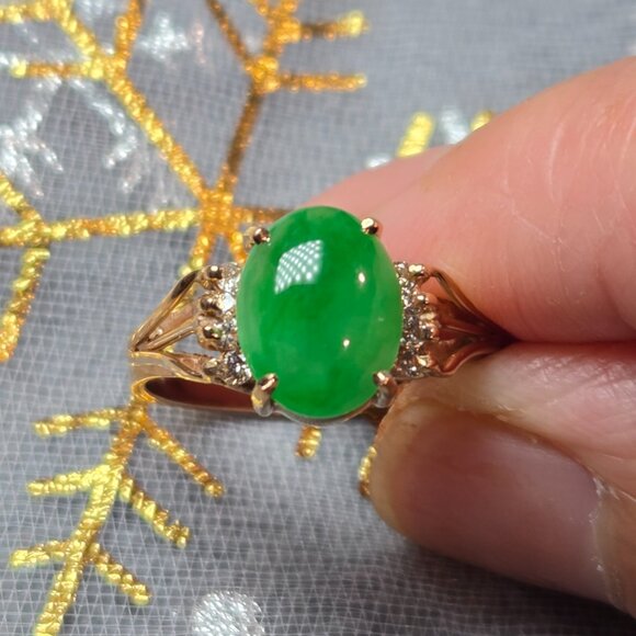 Dazzling Jade Ring with 8 Diamonds – 18K Gold, Size 5 - Picture 6 of 14